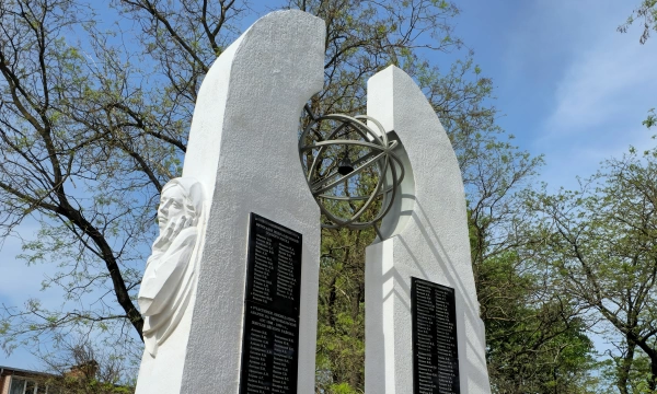 Мемориал «Жертвам радиационных катастроф» в Ейске